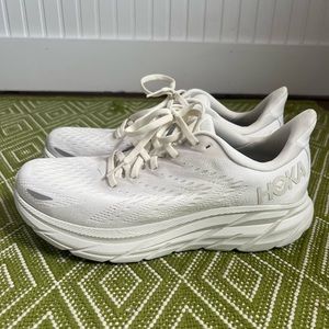 Women’s Hoka Clifton 8 - size 9.5 WIDE